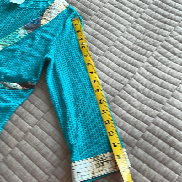 Italian buttoned meshed top - Picture 9 of 11